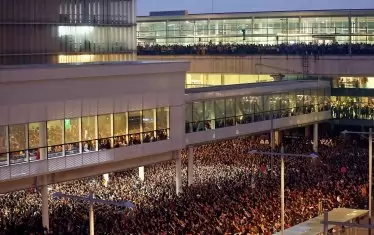  По хонконгския пример сепаратистите в Каталуния окупираха международното летище "Ел Прат" в Барселона.  