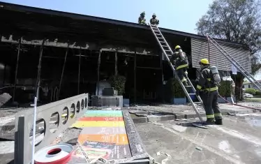 По време на протестите бяха разграбени и подпалени стотици магазини в чилийската столица Сантяго и други градове. Метрото в столицата не работи заради погромите в него. 