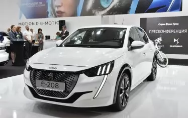 Peugeot e-208