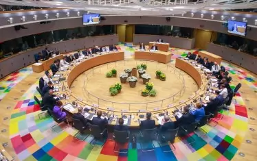 Лидерите на страните от ЕС не могат да постигнат консенсус относно отбраната и сигурността - теми, по които никой не се доверява на никой.