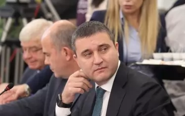 За разлика от предходните три години, бюджетът ще отчете дефицит в края на годината. 