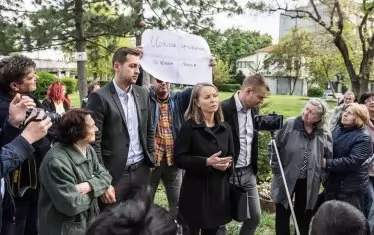  Дани Каназирева сред съграждани.