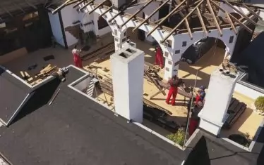 Пламен Георгиев спази нареждането на премиера Бойко Борисов и започна да руши незаконните постройки на терасата към тризонета си в столичния квартал "Гео Милев".