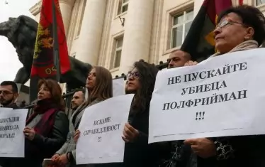 Технологията за масово сплашване, баламосване и хипнотизиране на общественото мнение и последващото му насъскване срещу нужните „врагове“ е овладяна до съвършенство.