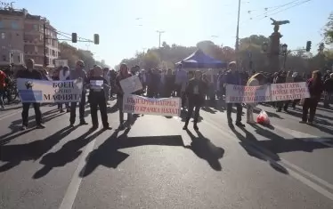 На Орлов мост имаше 100-200 души...От какво толкова се уплашиха?