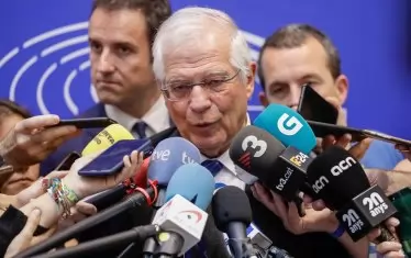  72-годишният бивш външен министър на Испания заяви: "Наистина смятам, че Балканите и източната граница на Европа са големият приоритет на нашата външна политика. Не може да кажем, че сме геополитически фактор, ако не можем да разрешим проблемите в непосредствено съседство. Най-общо казано, това означава, че Европейският съюз трябва да се научи да използва езика на силата."