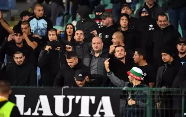  Страдаме от дълбока и патологична неувереност и си въобразяваме, че мразенето на различните ни помага. Предпочитаме да се докажем не с постижения, а като мачкаме по-слабите.