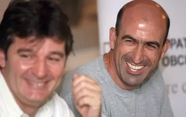 В нормална федерация двамата отговорници за националния отбор в последното десетилетие Йордан Лечков и Емил Костадинов трябваше отдавна да са си подали оставките заради слабите резултати. Но не - те търсят вината извън себе си, не мислят да напускат, а Костадинов дори планира да се кандидатира за президент на БФС.