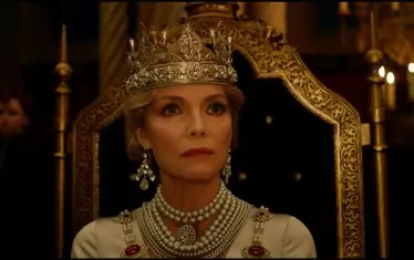 Мишел Пфайфър аха да обещае истинска актьорска игра в "Господарка на злото", но ролята й е напълно плоска и неблагодарна.