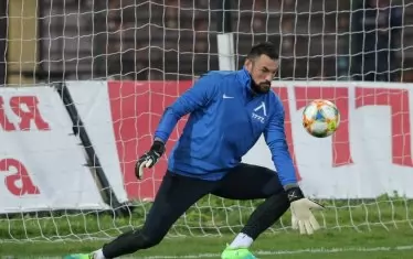 Черногорецът Милан Миятович и "Левски", където той е титуляр, са реално единствените по-сериозно ощетени от новото правило на БФС.