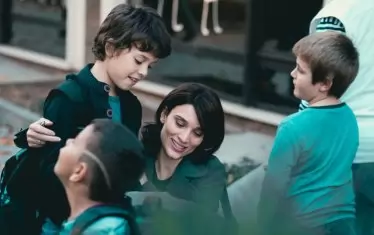 Ирмена Чичикова е в ролята на майката.