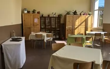 Тук младежите се учат в тънкостите на ресторантьорството.