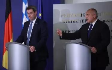  В началото на май Борисов нарисува прекрасна картина как България владее чудесно бежанския проблем пред колегата си от Бавария Маркус Зьодер. Но дори официалната статистика на МВР го опроверга. Увеличението на мигрантите само за година се е удвоило и става дума само за заловените.