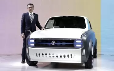 Waku SPO пък бе показан на изложението от президента на Suzuki Motor Corp. Тошихиро Сузуки.