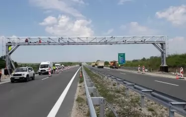 На тези рамки се монтират устройствата за контрол на трафика.