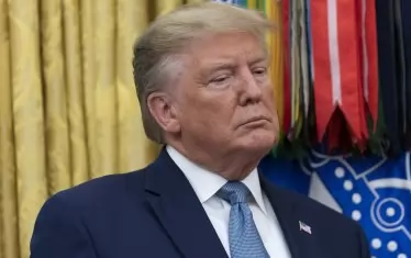 Доналд Тръмп: "Боеве между различни групи, които продължават стотици години. САЩ никога не трябваше да се замесват в Близкия изток. Изтегляме нашите 50 войници. Турция трябва да поеме контрола над заловените екстремисти на ДАЕШ ("Ислямска държава"), защото Европа отказва да ги приеме. Глупавите безкрайни войни за нас приключиха. САЩ влязоха във война заради доказана лъжа - оръжия за масово поразяване в Ирак. Войната в Близкия изток струва на страната 8 трилиона долара и е довела до смъртта на хиляди американски войници и милиони местни хора".