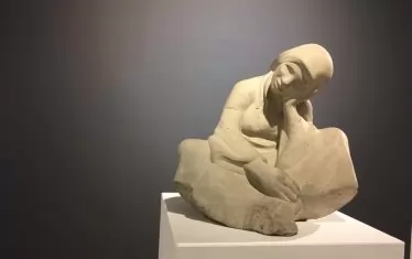 "И в кротък унес чака тя..." се нарича изложбата в Софийската градска художествена галерия, посветена на 130-годишнината от рождението на скулптора Иван Лазаров.