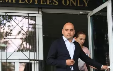 Васил Грудев, който се смята за приближен на бившия министър Румен Порожанов, се върна триумфално във фонда, след като Живко Живков подаде оставка, за да опази имиджа на институцията.