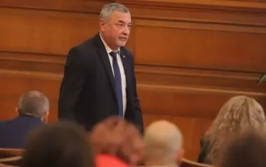 Валери Симеонов получи пост, за да не изненада ГЕРБ в тила.