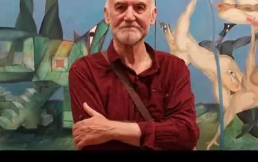 Ретроспективата е първата изложба с творби на художника след кончината му преди две години.