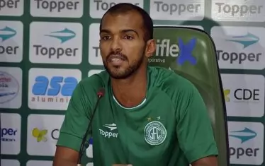 Ричарлисон се опита неуспешно да заведе дело за клевета, че е гей.