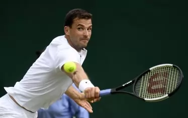 Една от най-необяснимите му загуби през този сезон беше на "Уимбълдън", където поведе с 2-0 сета и сервираше за мача срещу квалификанта Корентен Муте, но допусна обрат с 6:2, 6:3, 6:7 (4), 3:6, 1:6.