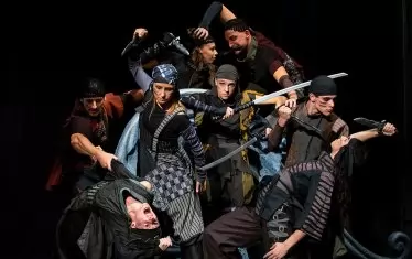 Режисурата на "Снежната кралица" залага на силното актьорско присъствие на танцьорите.