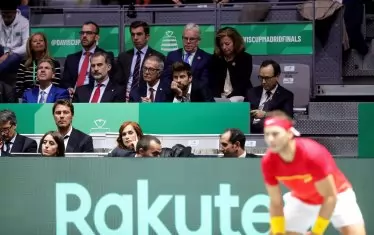 Преобразеният турнир за купа "Дейвис" вече проведе в Мадрид своето първо издание във вид на истинско световно първенство, спонсорирано от футболната звезда Жерар Пике (подпрял брадичката си) и неговата инвестиционна група "Космос".