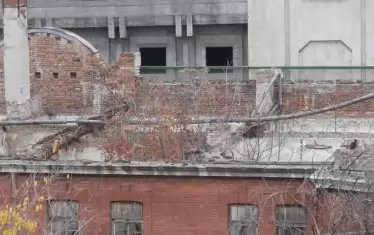  Зданието на първото в страната Застрахователно дружество „България“ е строено през 1898-1900 г. от арх.Удо Рибау по проект на инж.Едуард Винтер. Фреските вътре са от 1901 г. и са били дело на италианския художник Медея Джовани Питор. Зданието, паметник на културата, пустее от повече от 20 години, след като оттам се изнасят службите на русенската полиция и сградата е реституирана. 
