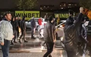 Фенове затвориха и бул. "Източен" след мача, за да протестират в търсене на бързо решение за ст. "Христо Ботев".