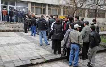  Преди 10 години хората се редяха на опашки пред районните полицейски управления, за да се сдобият с новите си документи за самоличност.  