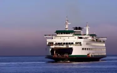 Жители на гръцки остров върнаха кораб с бежанци