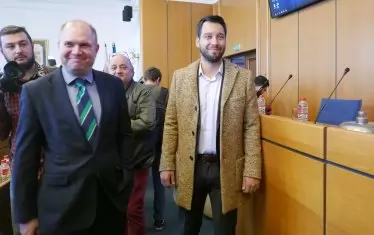 Усмихнатото лице на промяната Борис Бонев (в дясно) от първия ден тръгна по наклонена плоскост.