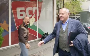 Станишев иска да си върне партията, това е похвално. Дали е калкулирал цената, която партията ще плати за връщането му?