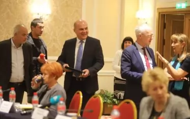  На експертната дискусия за това как ще се изплащат пенсиите от частните фондове на първите нови пенсионери след 2021 г., лъсна истината, че родените след 1959 г. са прецакани. 