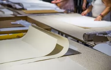 Част от работния процес по подготовката на изложбата от българските специалисти.