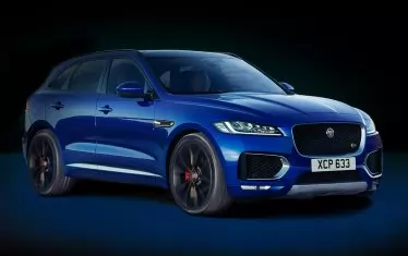 Jaguar F-PACE е внушителен както на, така и извън пътя, а върховият модел разполага с впечатляващ V8 с мощност от 550 к.с. и 680 NM въртящ момент.