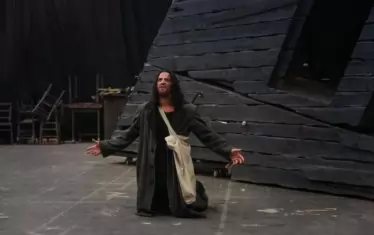 Мюзикълът се поставя за пръв път на българска сцена.