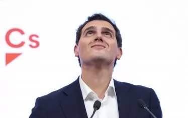 Неочакван беше крахът на центристката партия Ciudadanos, която загуби 47 от досегашните си 57 депутати и се сви до 7%.