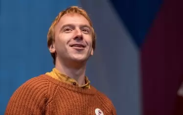  Движението "Милион моменти" бе създадено от студентите по теология от Карловия университет Микулаш Минар (на снимката) и Бенямин Рол. Те твърдят, че причините са предателството на Бабиш и отстъплението от предизборната му кампания да даде глас на народа срещу корумпирания елит. 