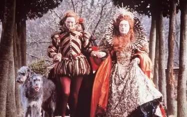  Преди няколко години романът "Орландо" бе екранизиран. Вляво е Тилда Суинтън в ролята на главния герой. 