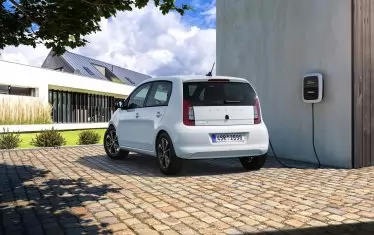 Много автомобилни производители вече се преориентираха. Така Skoda вече показа версията на Citigo на ток и планира да спре производството на другите видове двигатели от този модел.