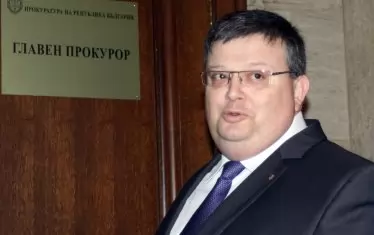 Липсва какъвто и да е механизъм за реализиране на отговорността на главния прокурор. Говоря за действен механизъм, а не за теоретичен механизъм. И този проблем не просто е поставен, този проблем продължава да съществува, каза Цацаров в началото на мандата си.