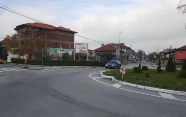  Билборд на входа на града иска всички да разберат, че общината се управлява с твърда ръка. 