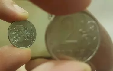 Тук се вижда как гърбът е завъртян спрямо лицето