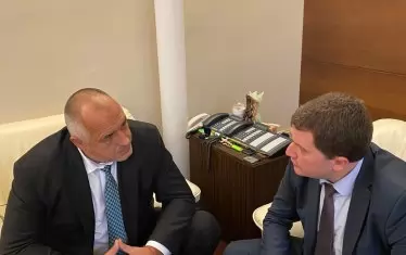 На 22 ноември премиерът Бойко Борисов обеща пълно съдействие на Перник (на сн. е кметът Станислав Владимиров). То обаче започна да се случва едва сега.