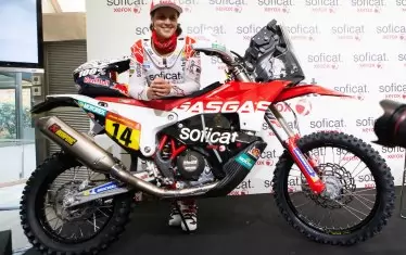 Единственото, което искат от жените, е да бъдем с по-дълги панталони, каза състезателката на KTM Лая Санц.