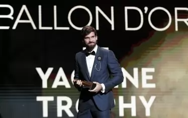 Бразилецът Алисон Бекер ("Ливърпул") държи отличието "Лев Яшин" за най-добър вратар.