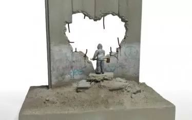  Eдин от сувенирите, които се продават в хотела.