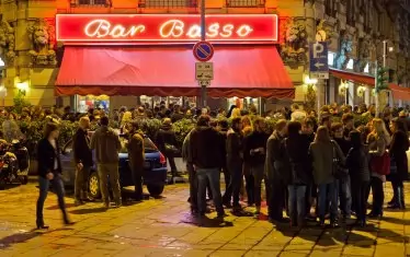  Отвореният през 1967 г. бар „Басо“ е една от най-уважаваните социални институции в Милано.